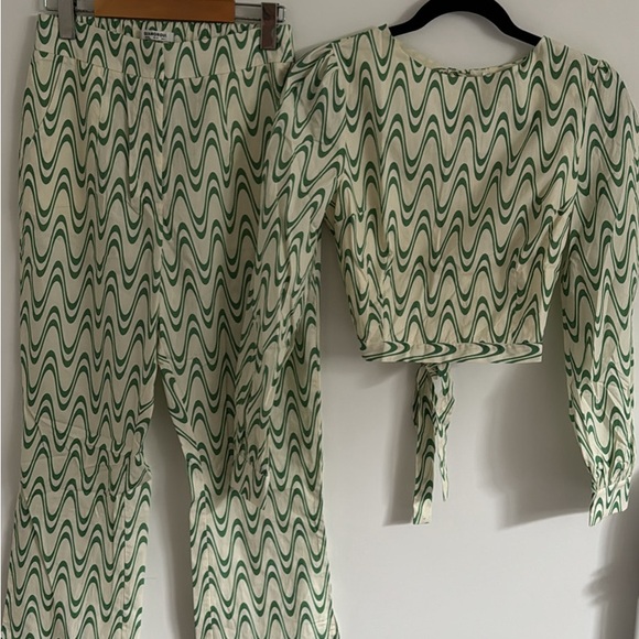 Glamorous 2 Piece Open Back Set - Picture 5 of 5